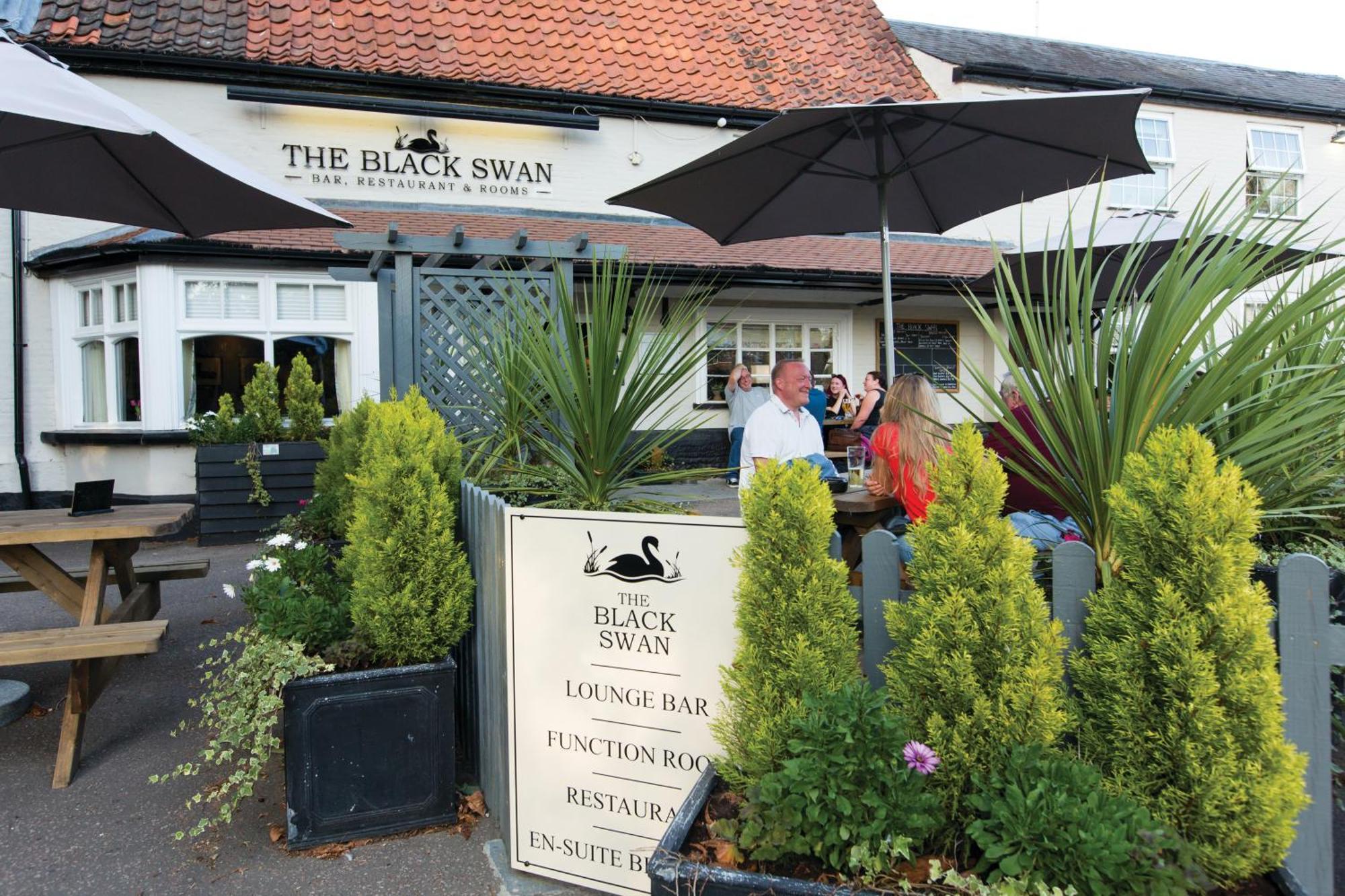 The Black Swan Inn Horsham St Faith Dış mekan fotoğraf