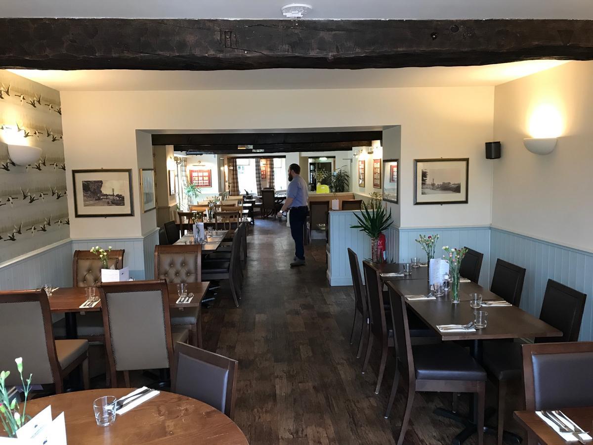 The Black Swan Inn Horsham St Faith Dış mekan fotoğraf